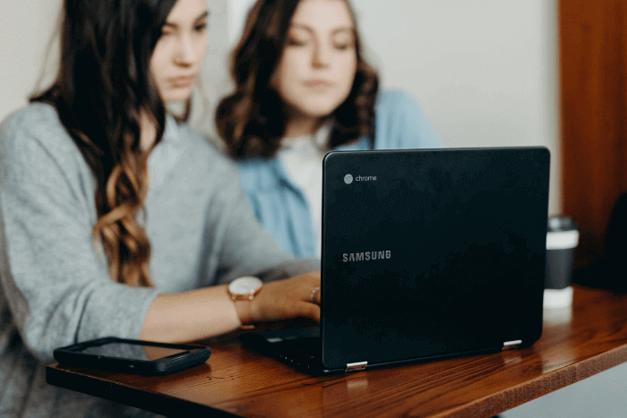 A student and a mentor studying together