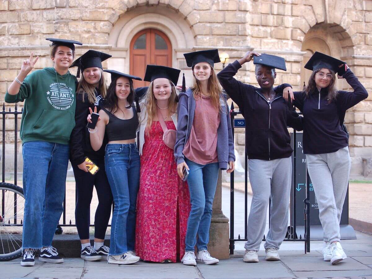 Group of Oxford Summer School students outside the Radcliffe Camera