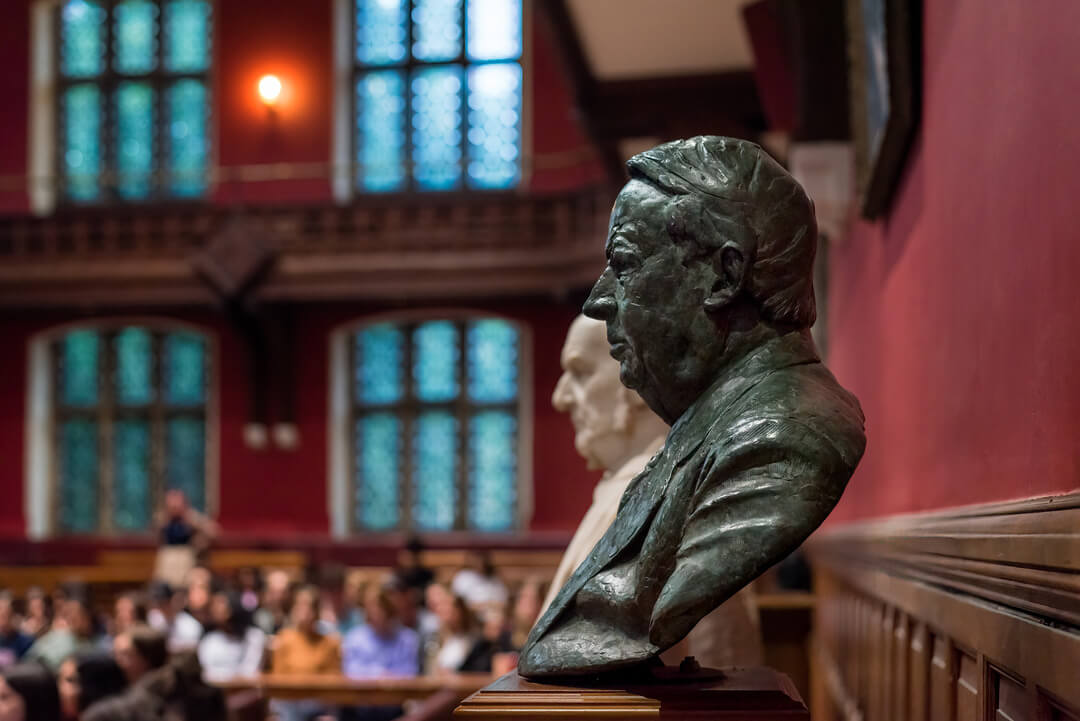 Oxford Scholastica Academy students visit law court as part of their Law summer school.