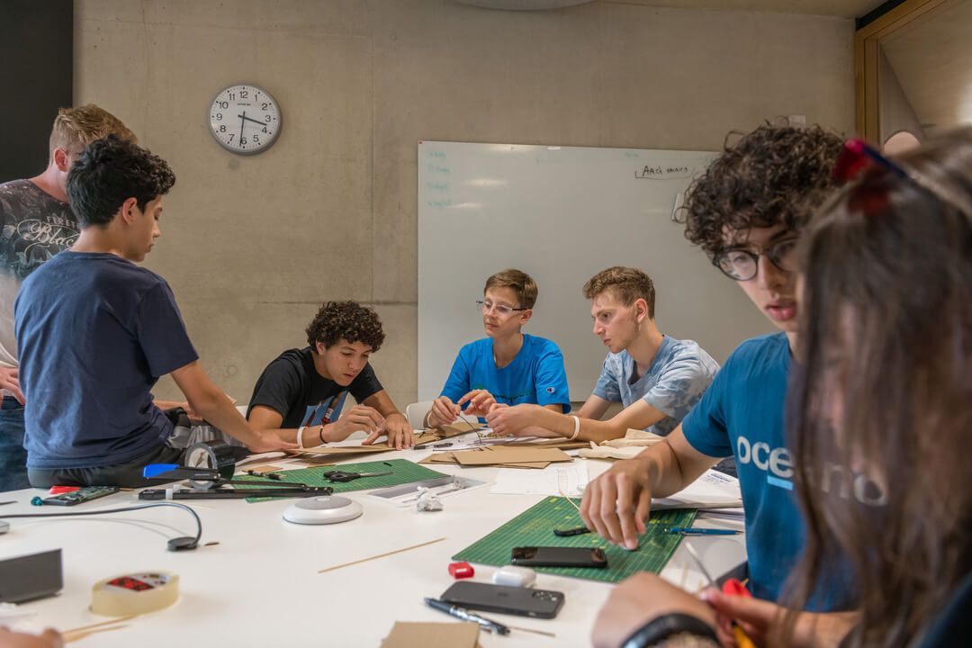 Oxford Scholastica students working as a group.