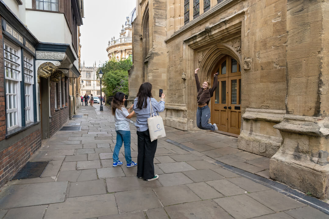 Students enjoying their Oxford summer course.