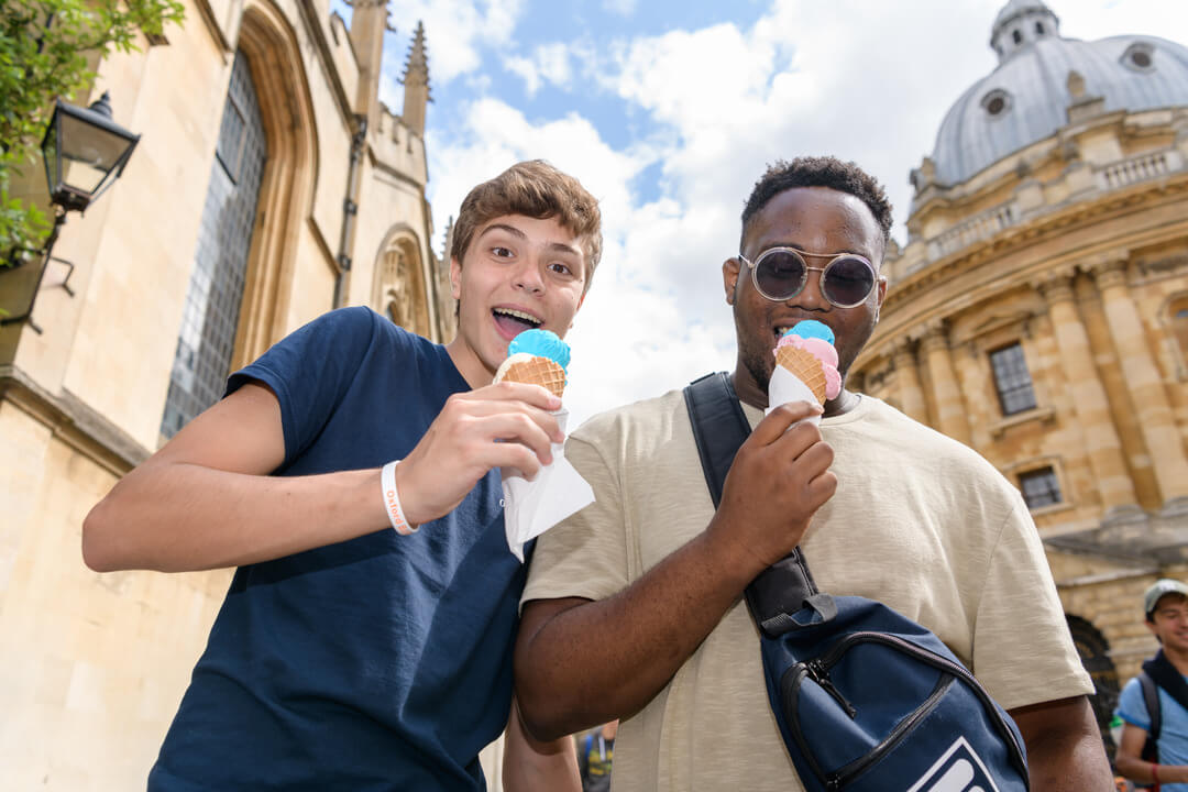 Oxford summer course students enjoying an ice cream!