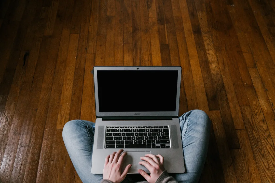 An Oxford Scholastica student using a laptop to set goals.