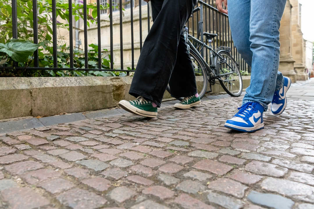 OSA students walking through Oxford.