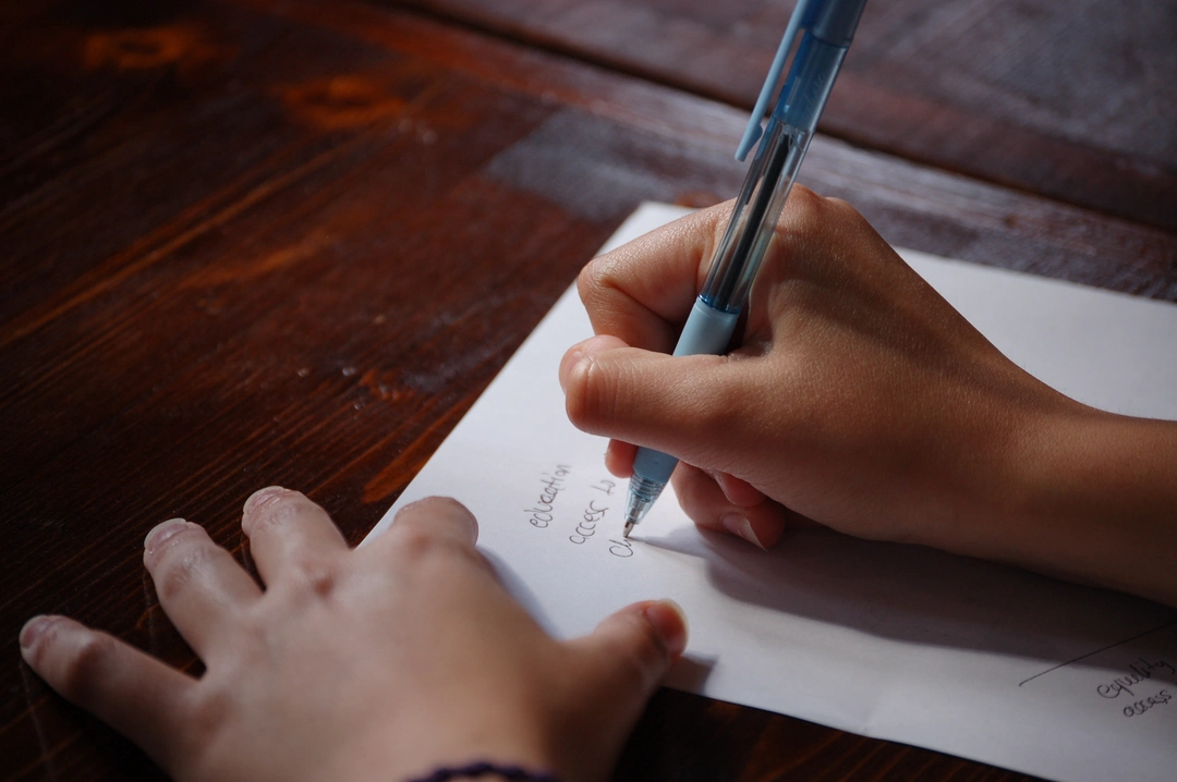 An OSA psychology summer school student taking notes.